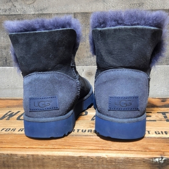 New UGG Classic Cuff Short Boot | Size 5.5 W - Picture 5 of 10